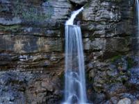 Felswand mit linkem oberen Wasserfallarm